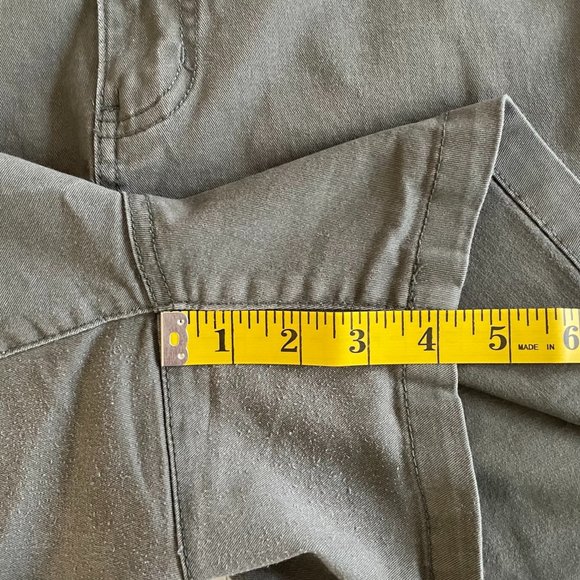 a.n.a. Women's Plus-Size 26 Army Green 4.5" Mid Rise Chino Short - Picture 7 of 12